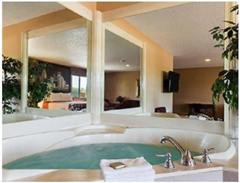 Motel Super 8 By Wyndham Taylor/Detroit Area Extérieur photo